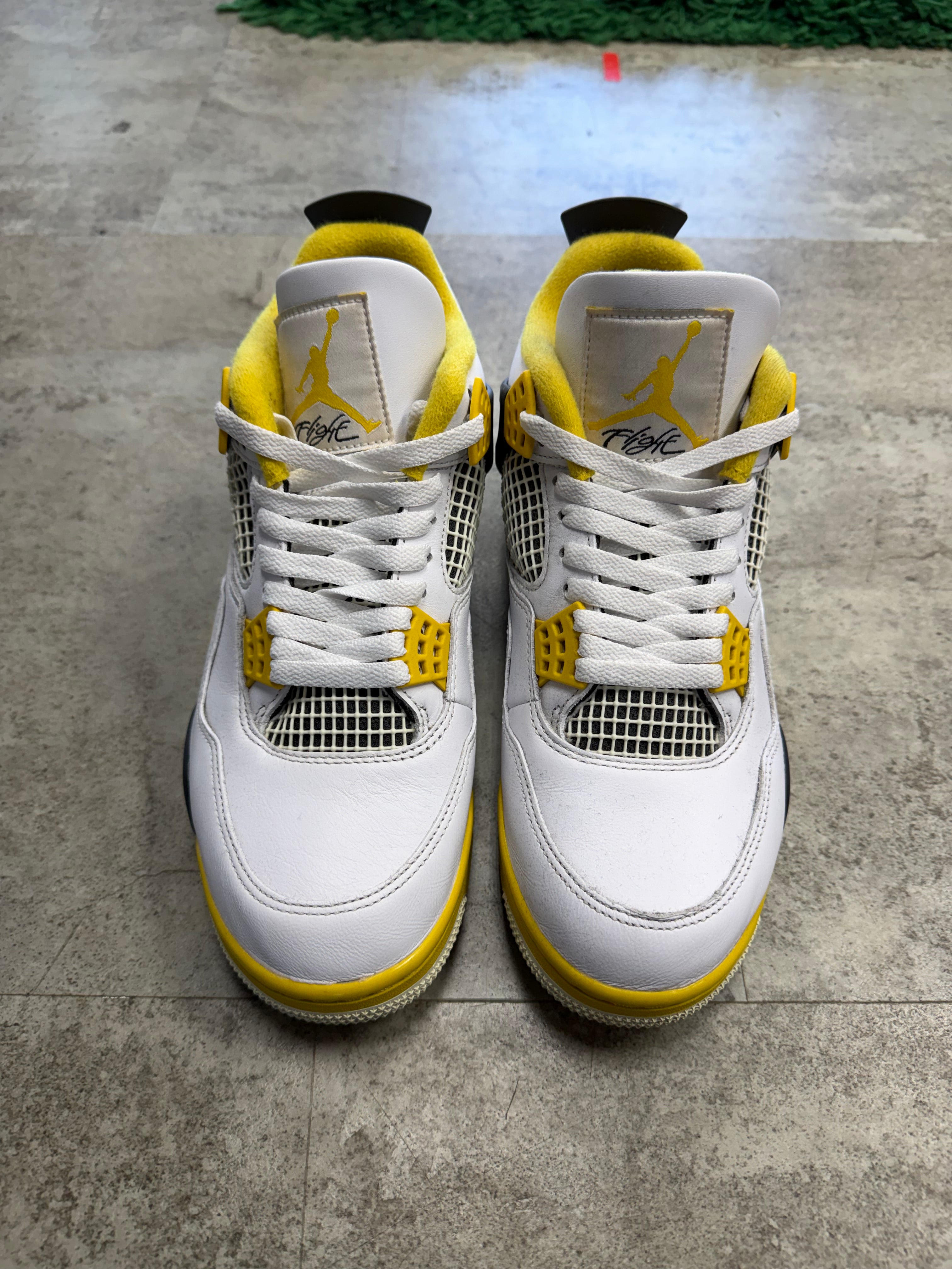 Used Jordan 4 Vivid Sulfur
