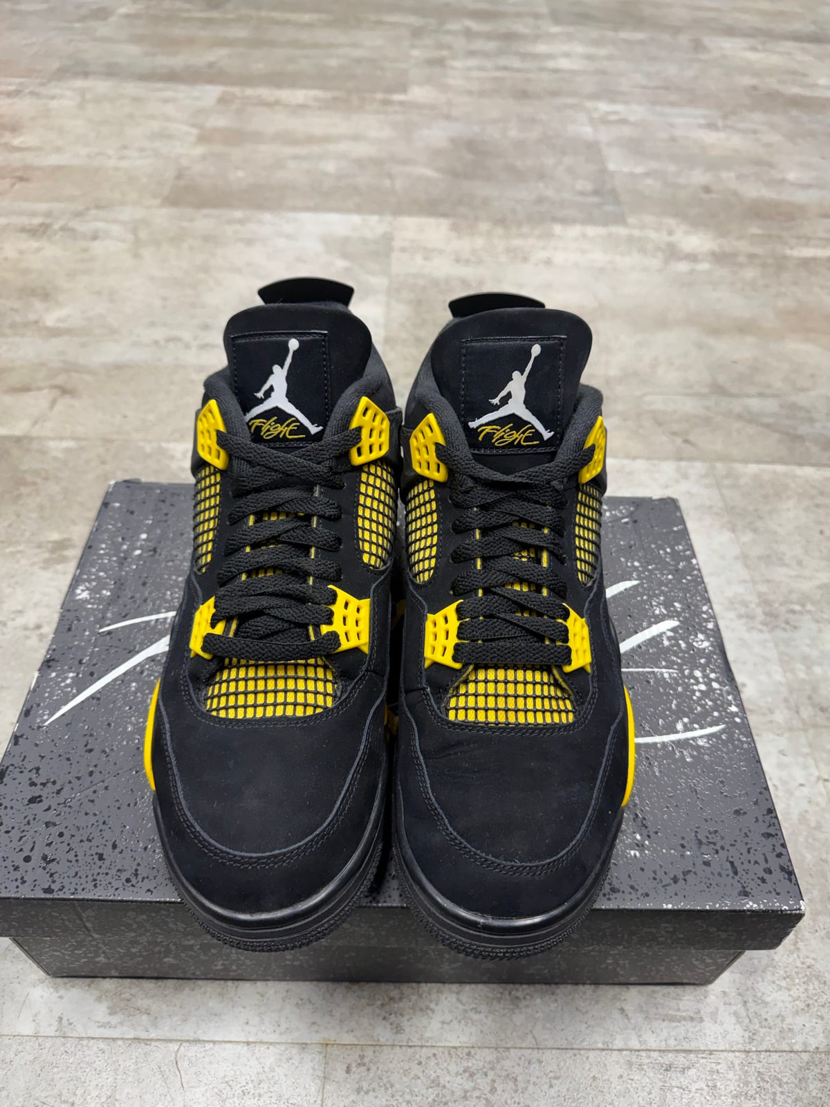 Jordan 4 Retro Thunder (2023)