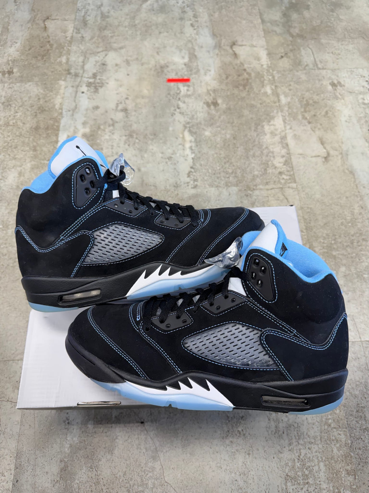 Jordan 5 Retro Black University Blue (2026)