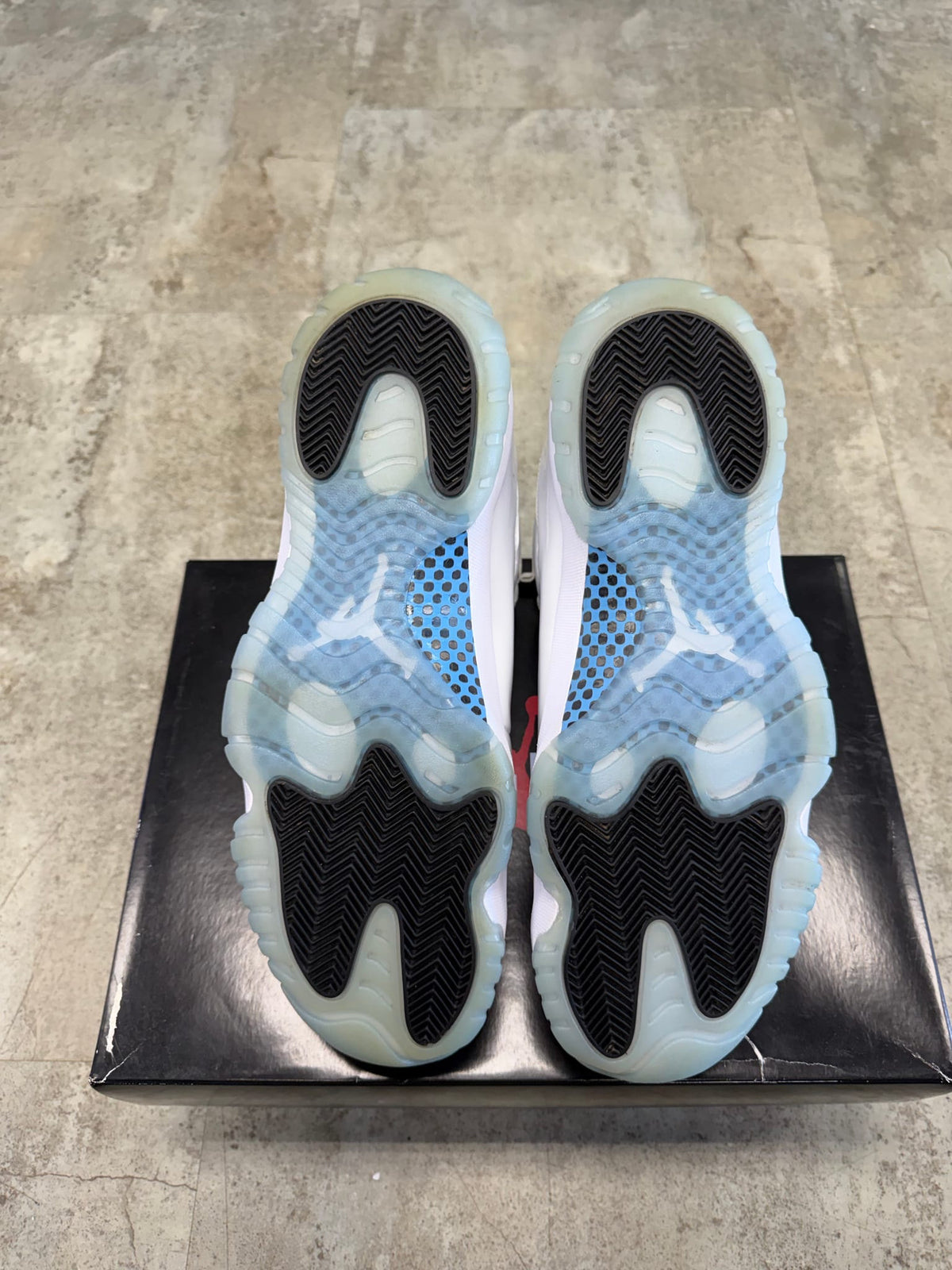 Jordan 11 Retro Legend Blue (2024)