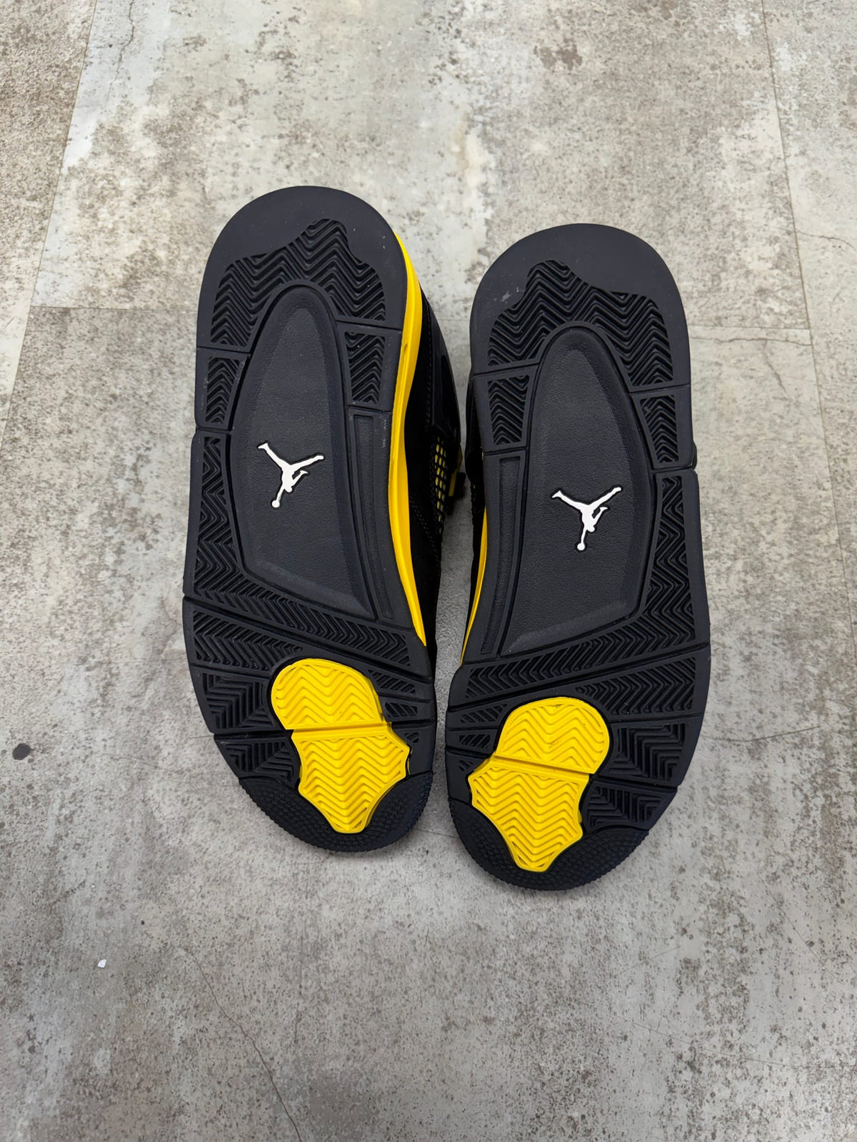 Jordan 4 Retro Thunder (2023)