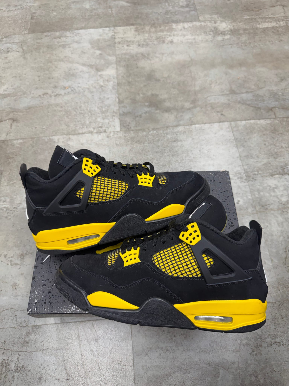Jordan 4 Retro Thunder (2023)
