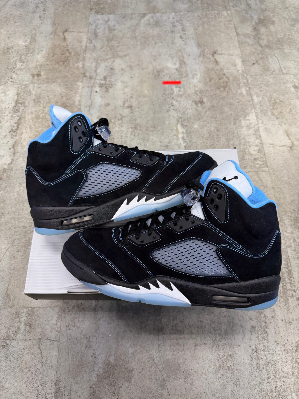 Jordan 5 Retro Black University Blue (2026)
