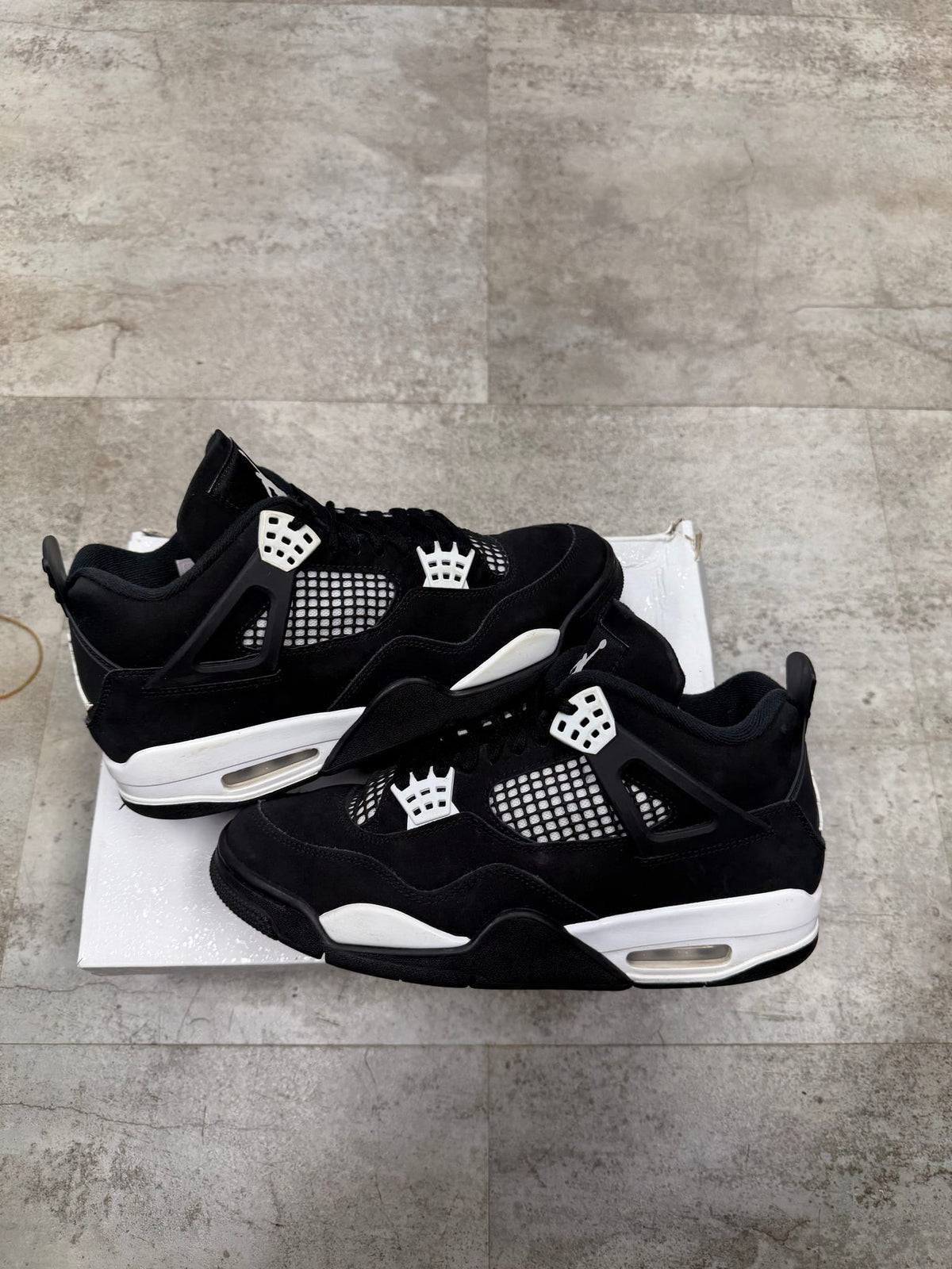 Jordan 4 Retro White Thunder