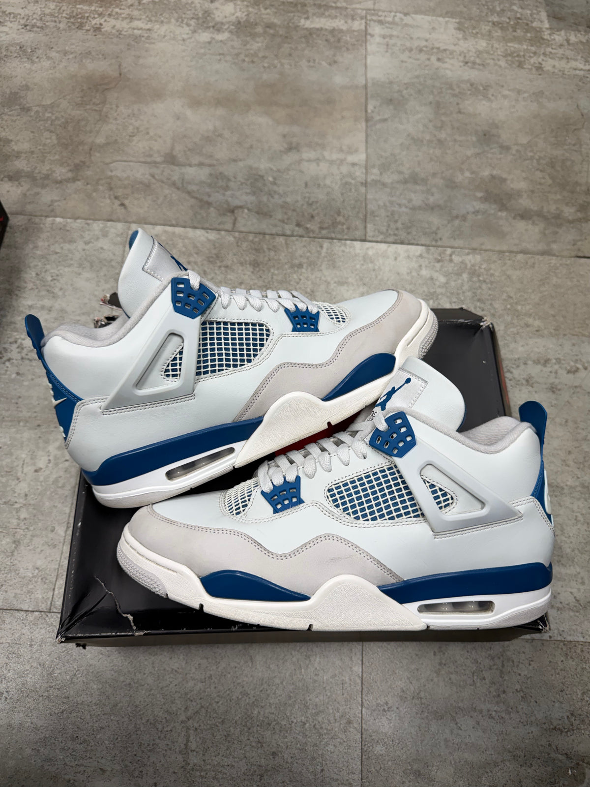 Jordan 4 Retro Military Blue (2024)