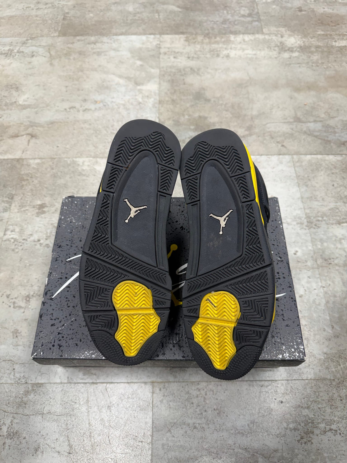 Jordan 4 Retro Thunder (2023)